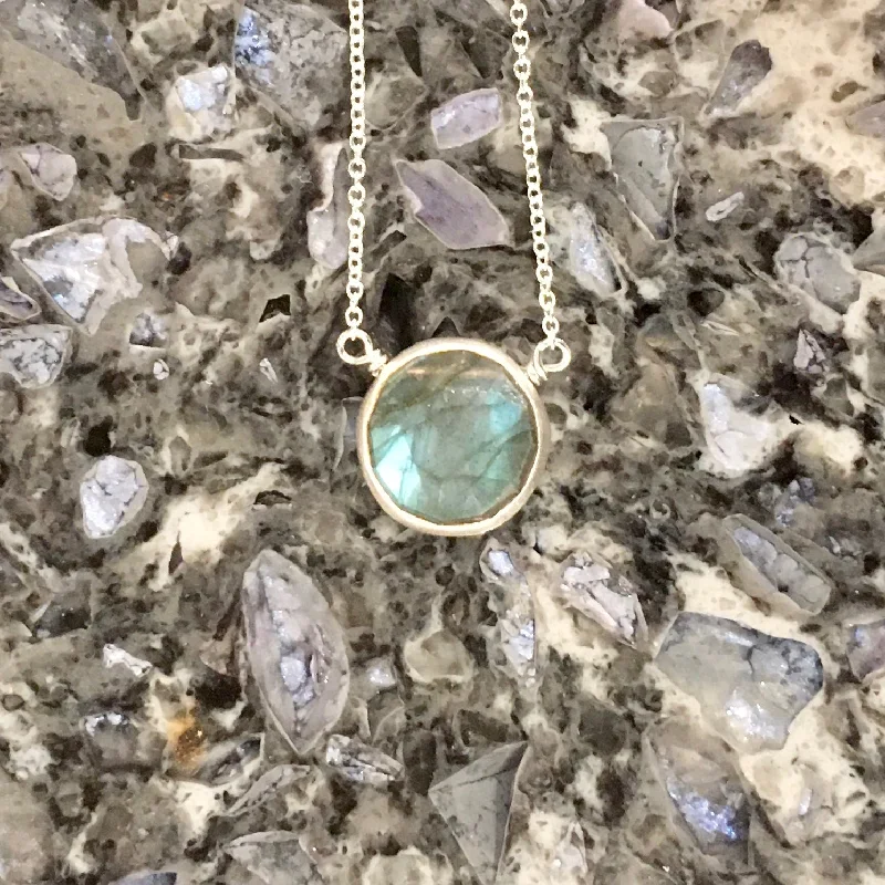 floral-inspired kunzite necklace-Faceted Labradorite Cabachon Pendant Necklace