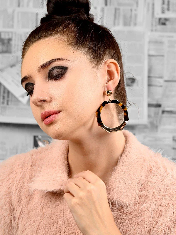 vintage-inspired agate earrings-Odette Women Gold Metal Earrinigs